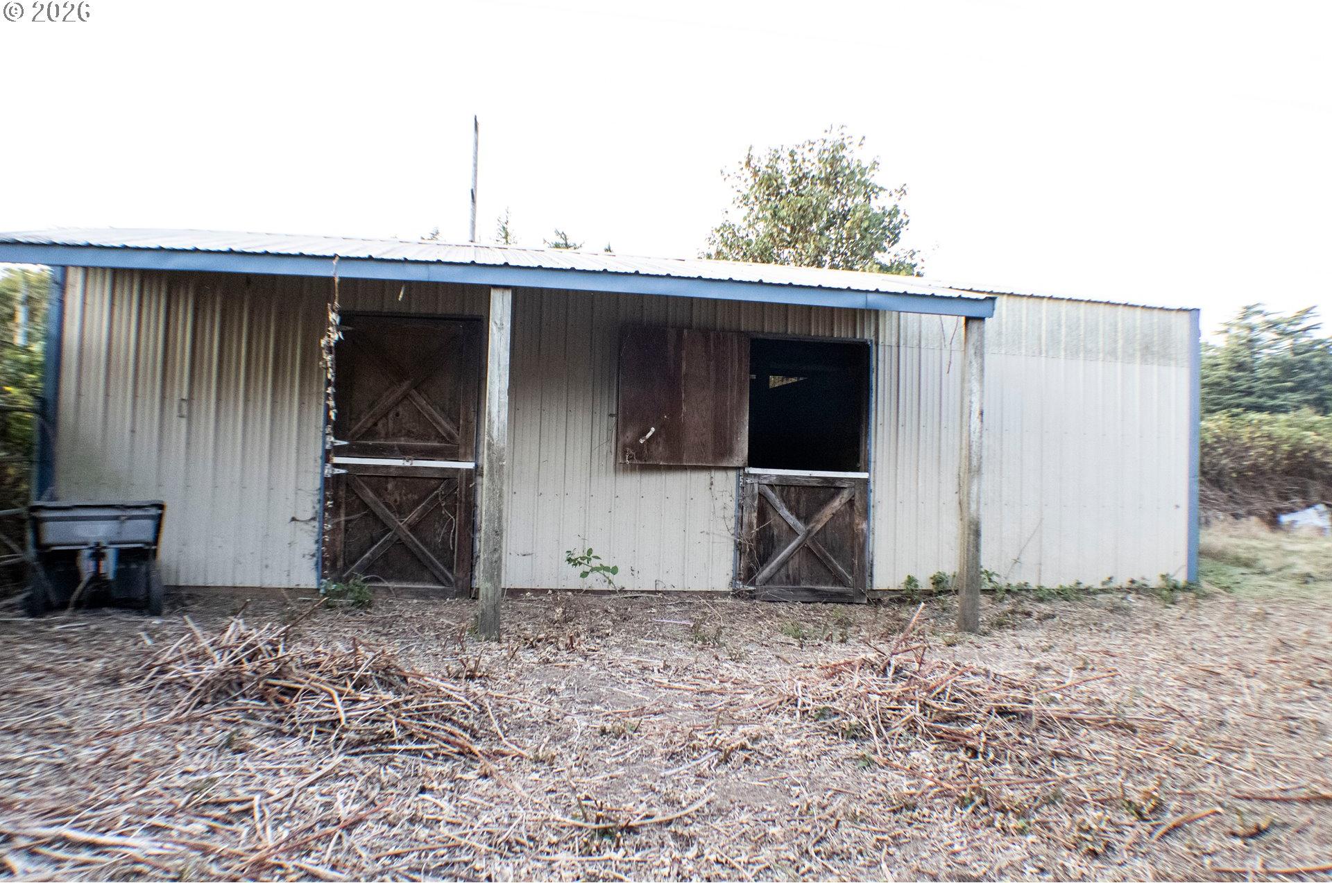 5125 Southeast Jenne Road Portland, OR 97236 - Photo 13 of 16 Barn