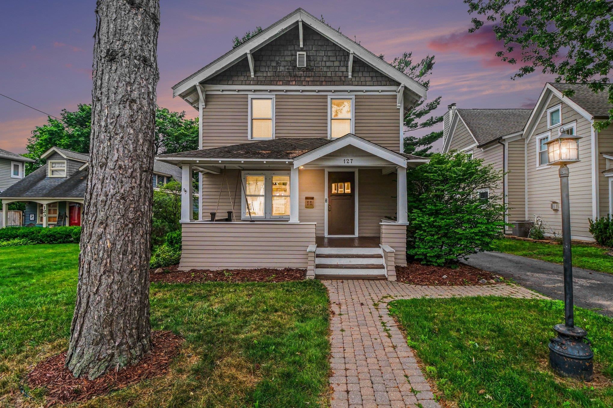 127 Drace Street Rochester, MI 48307 - Photo 2 of 20 50213291-072e6082-7446-4ef1-ac7a-b2c40145ecbf.JPG