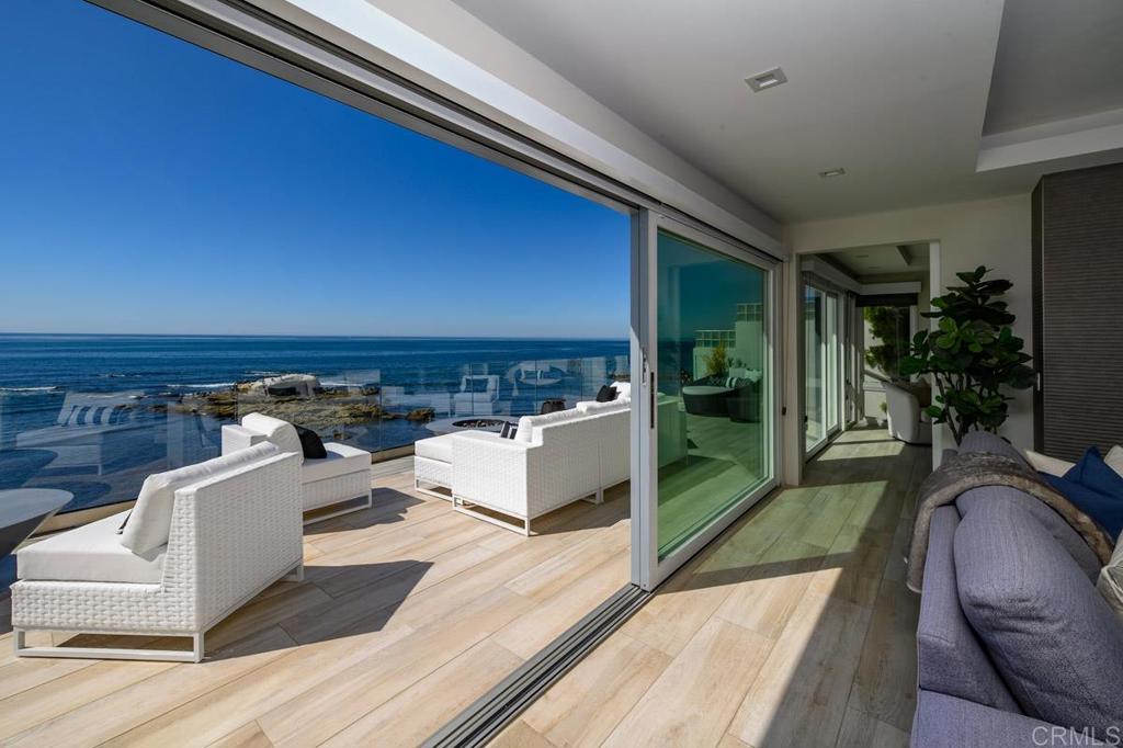 5680 Dolphin Place La Jolla, CA 92037 - Photo 13 of 36