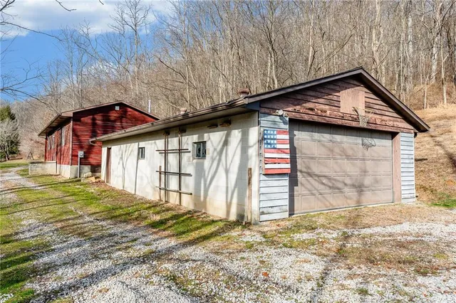 $575,000 | 264 Stewart Run Road, Waynesburg, PA 15370
