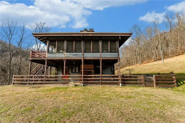 $575,000 | 264 Stewart Run Road, Waynesburg, PA 15370