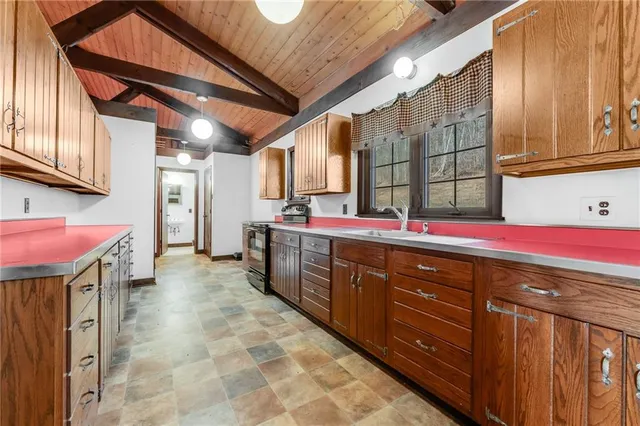 $575,000 | 264 Stewart Run Road, Waynesburg, PA 15370