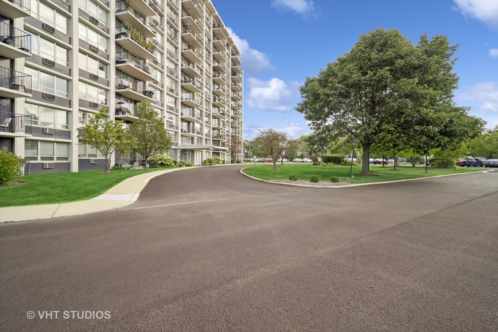 8809 West Golf Road, Unit 7A Niles, IL 60714 - Photo 3 of 32 Gallery Image 3