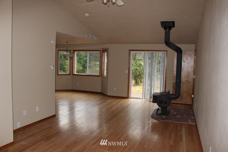 131 Estes Road Castle Rock, WA 98611 - Photo 6 of 18 Gallery Image 6