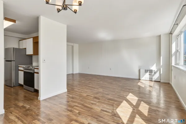 $1,850 | 889 Farmington Avenue, Unit 3F, West Hartford, CT 06119