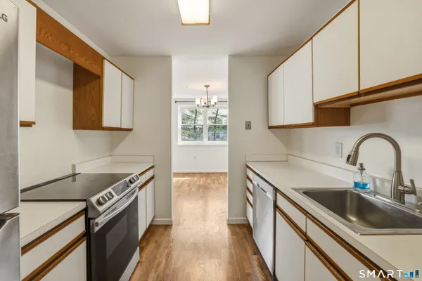 $1,850 | 889 Farmington Avenue, Unit 3F, West Hartford, CT 06119