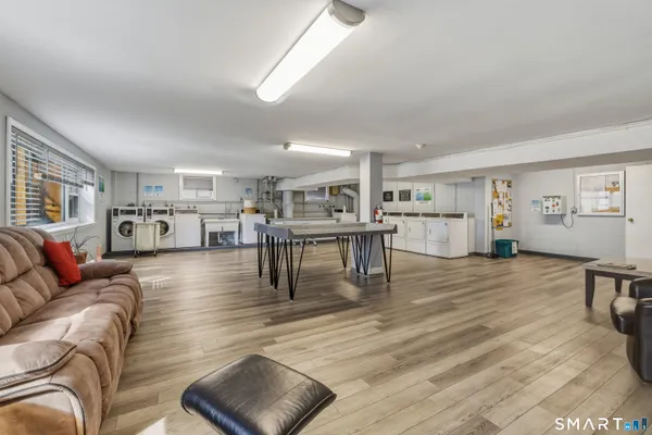 $1,850 | 889 Farmington Avenue, Unit 3F, West Hartford, CT 06119