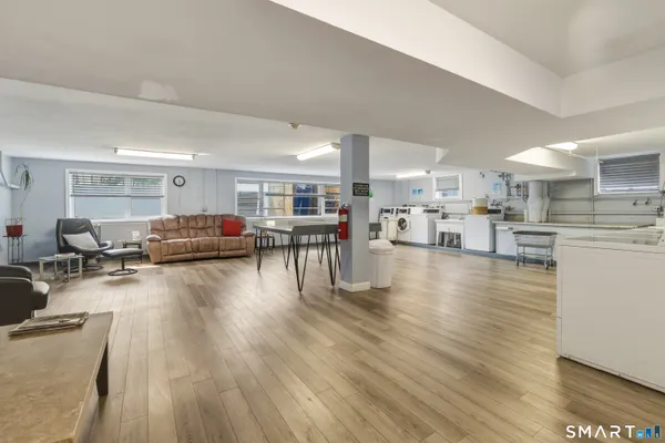 $1,850 | 889 Farmington Avenue, Unit 3F, West Hartford, CT 06119