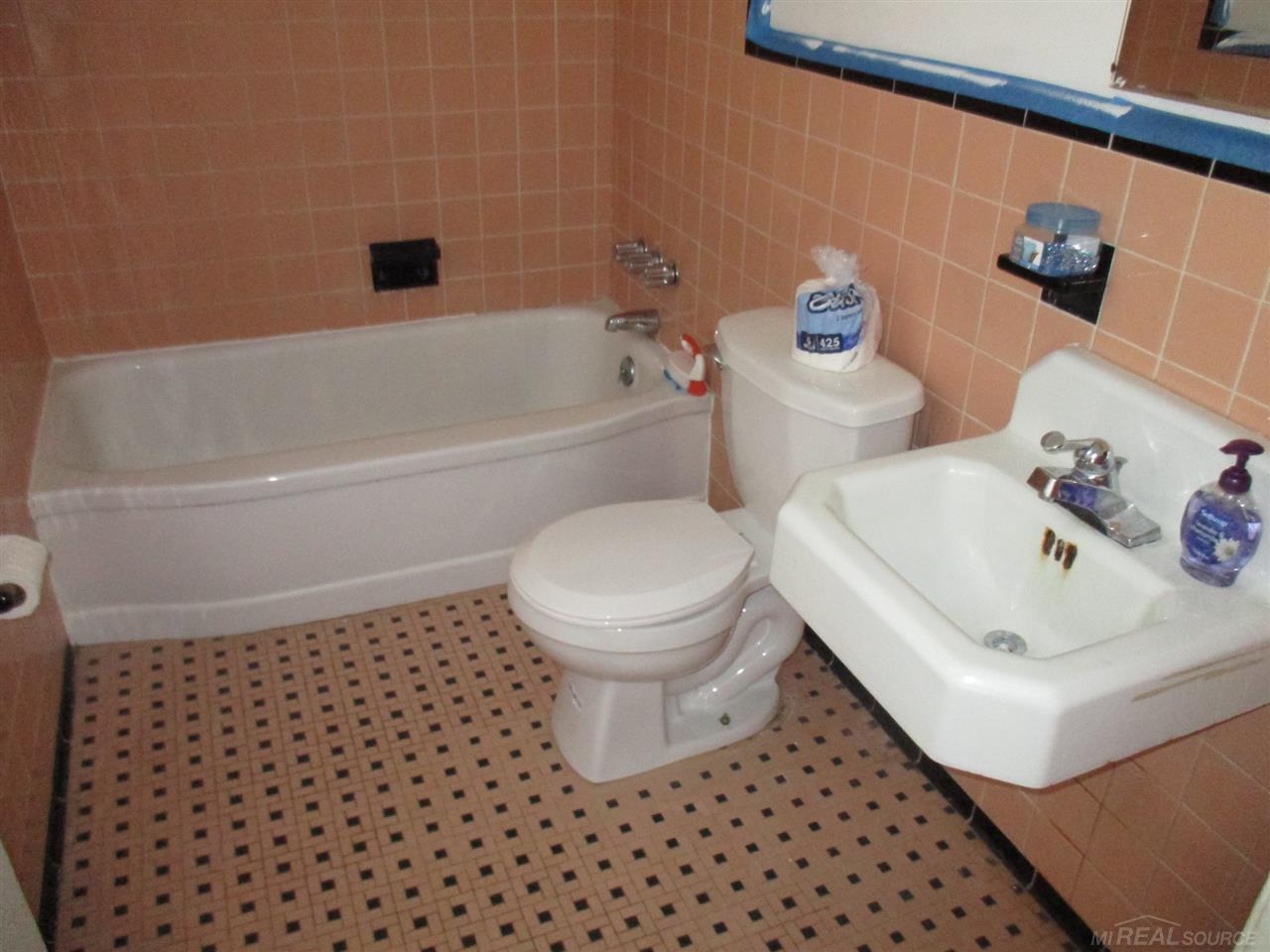 18489 Schaefer Highway Detroit, MI 48235 - Photo 14 of 21