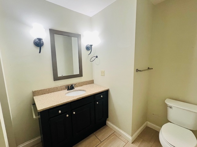 323 South Towanda Avenue, Unit 4 Normal, IL 61761 - Photo 21 of 33 a bathroom with a toilet sink and mirror
