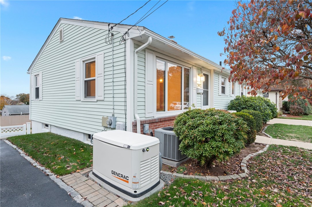 240 Curry Road Cranston, RI 02920 - Photo 3 of 22