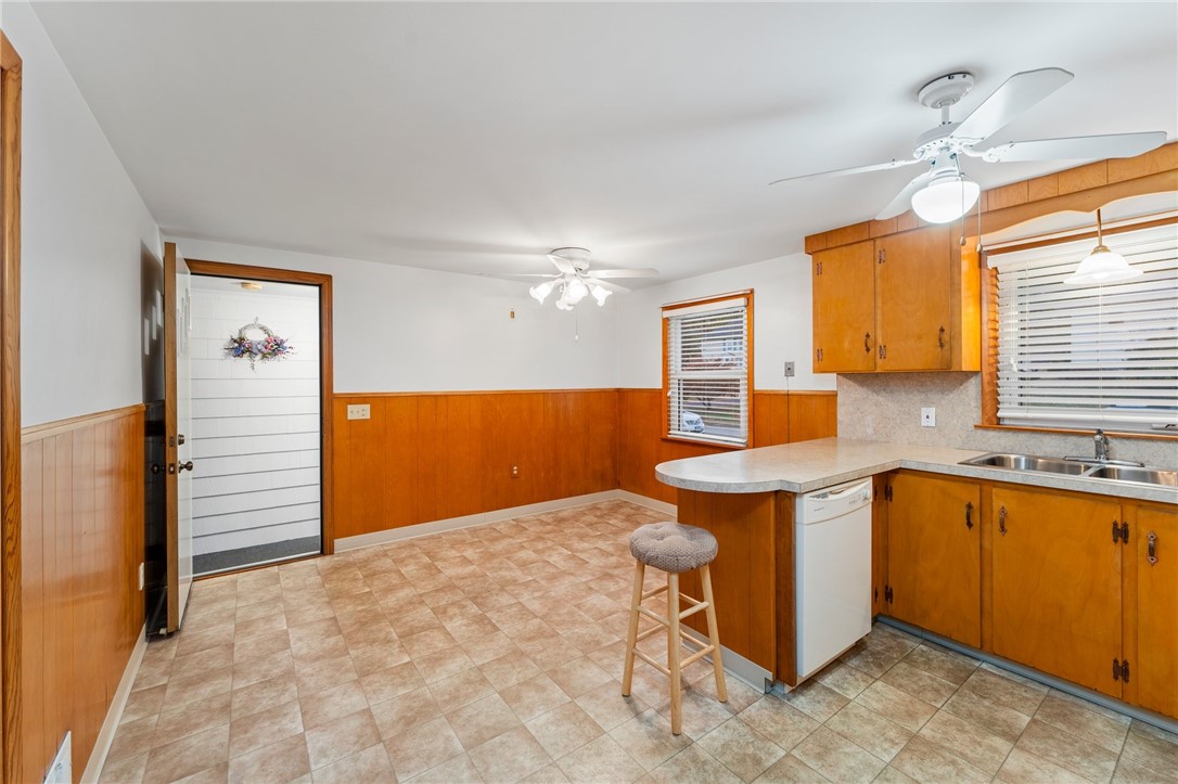 240 Curry Road Cranston, RI 02920 - Photo 4 of 22
