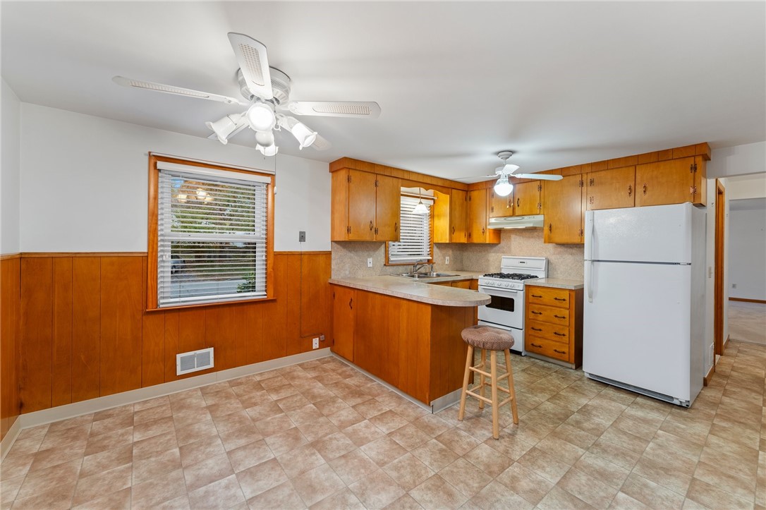 240 Curry Road Cranston, RI 02920 - Photo 5 of 22