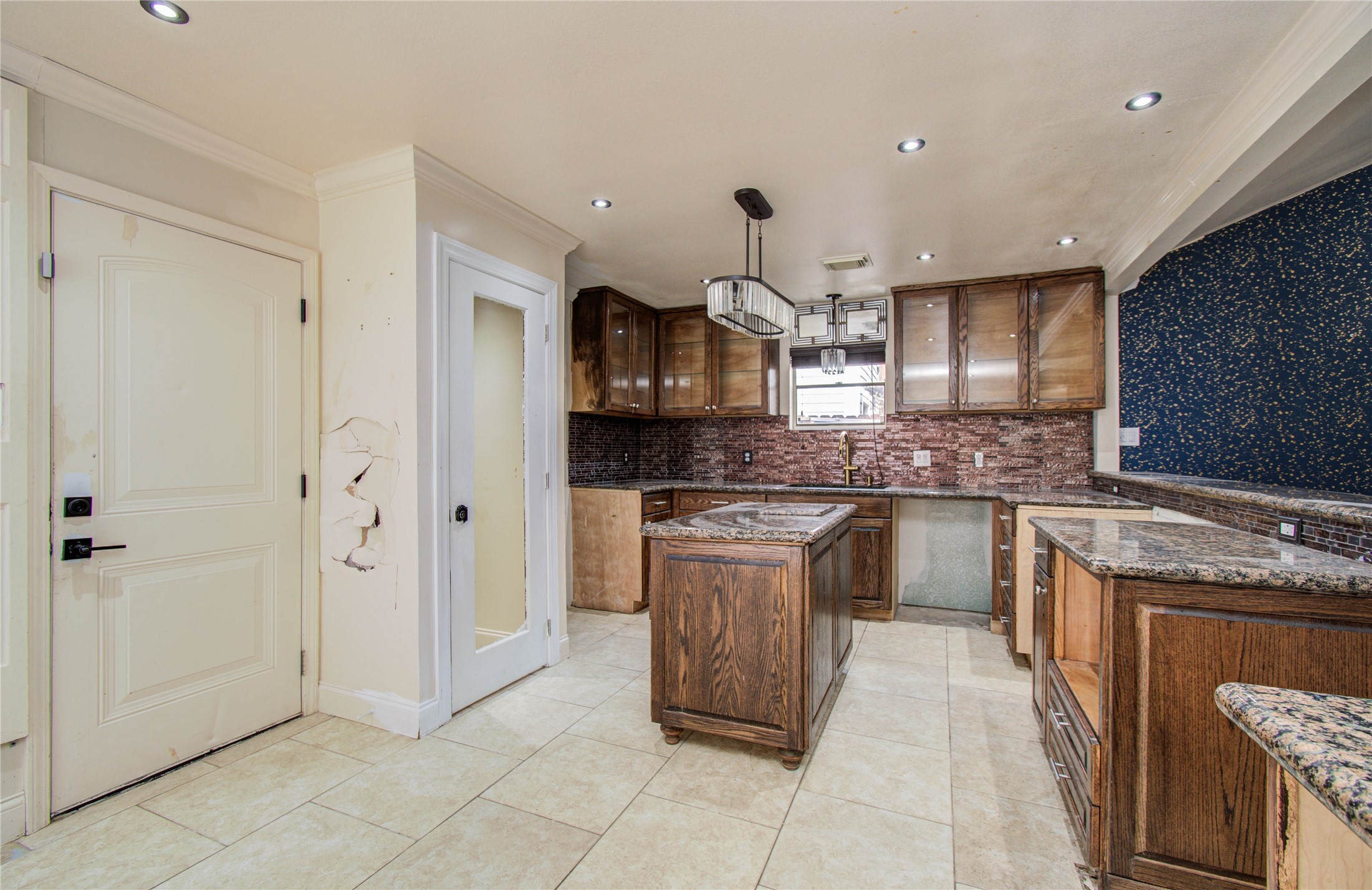 2006 Waterelm Drive Houston, TX 77084 - Photo 12 of 27 Discover a charming breakfast area in this inviting kitchen, featuring elegant cabinetry, sleek countertops, and ample natural light for a perfect morning start.