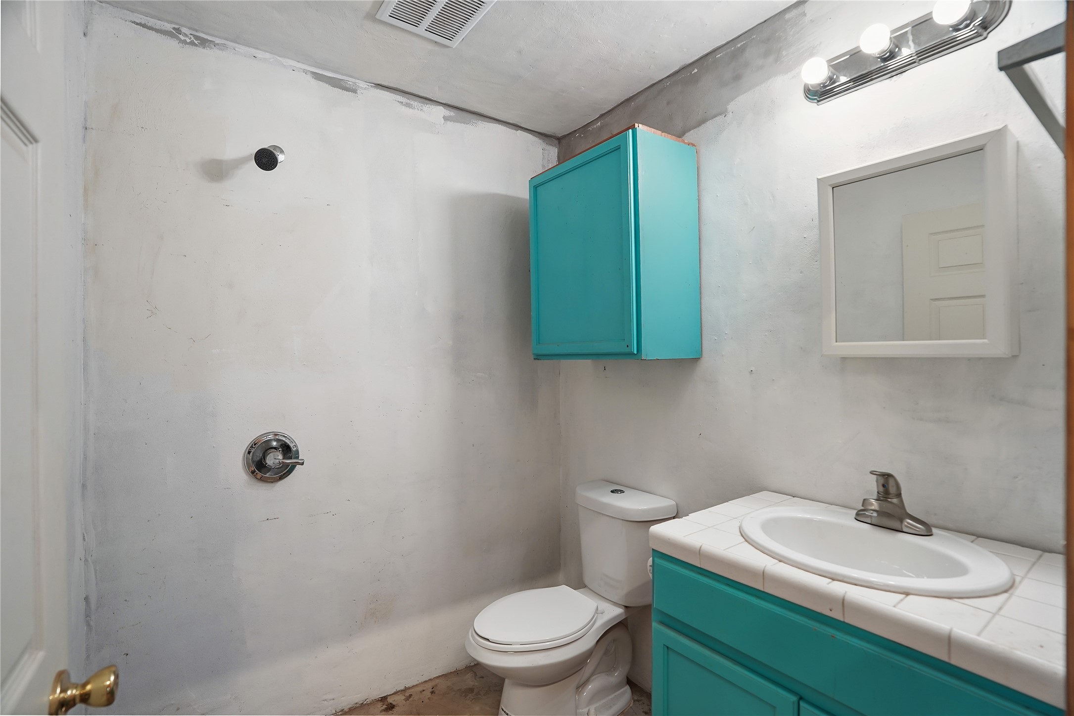 786 Beauchamp Road Dripping Springs, TX 78620 - Photo 31 of 40 Bathroom in garage workshop