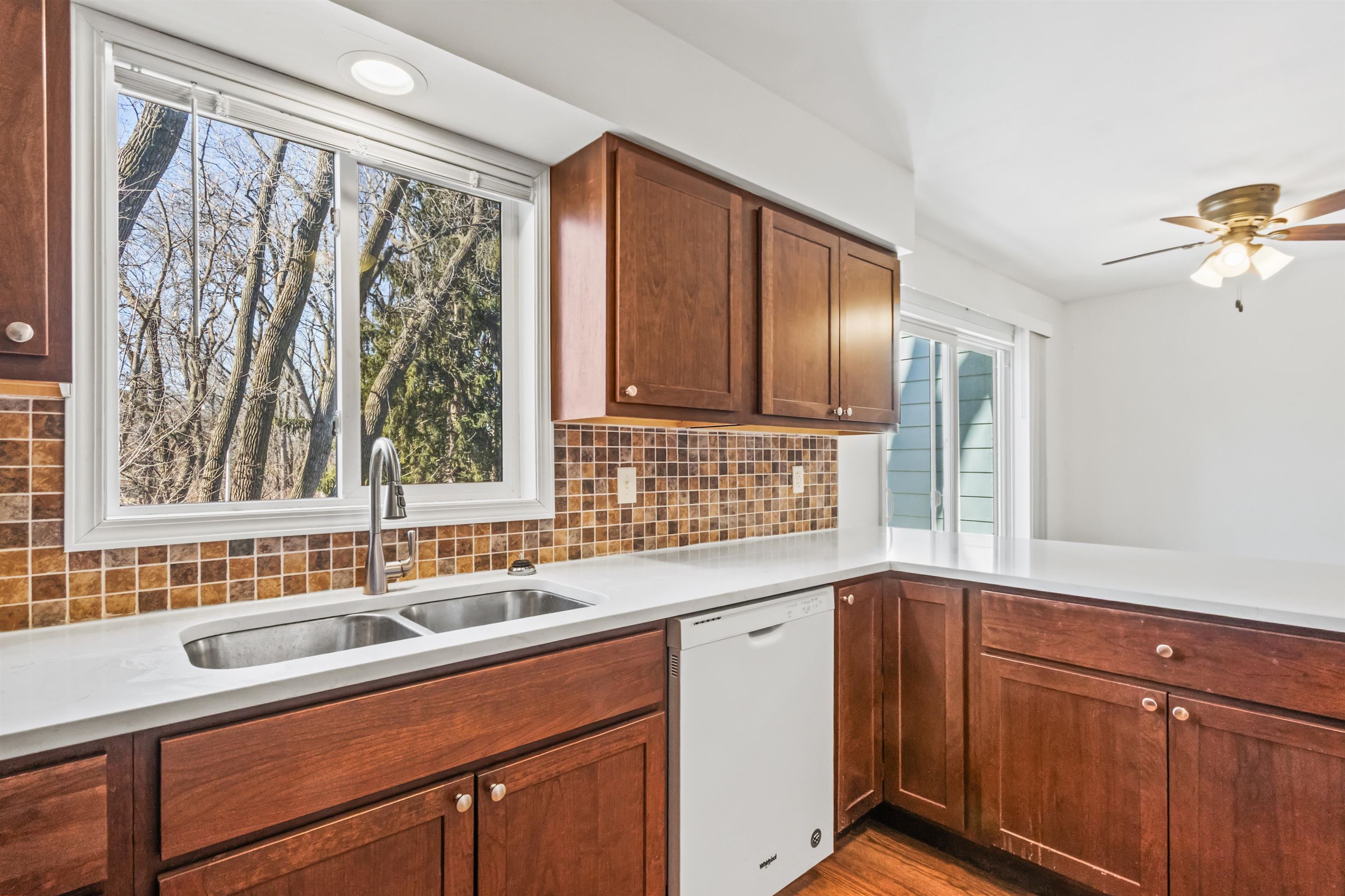 1302 North Gammon Road Middleton, WI 53562 - Photo 4 of 40