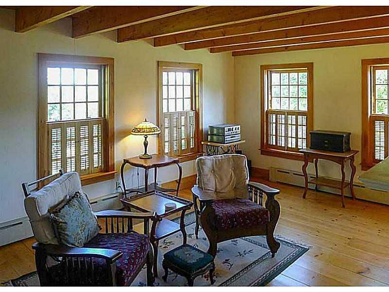 29 Old County Road Jefferson, ME 04348 - Photo 8 of 28 Living Room.
