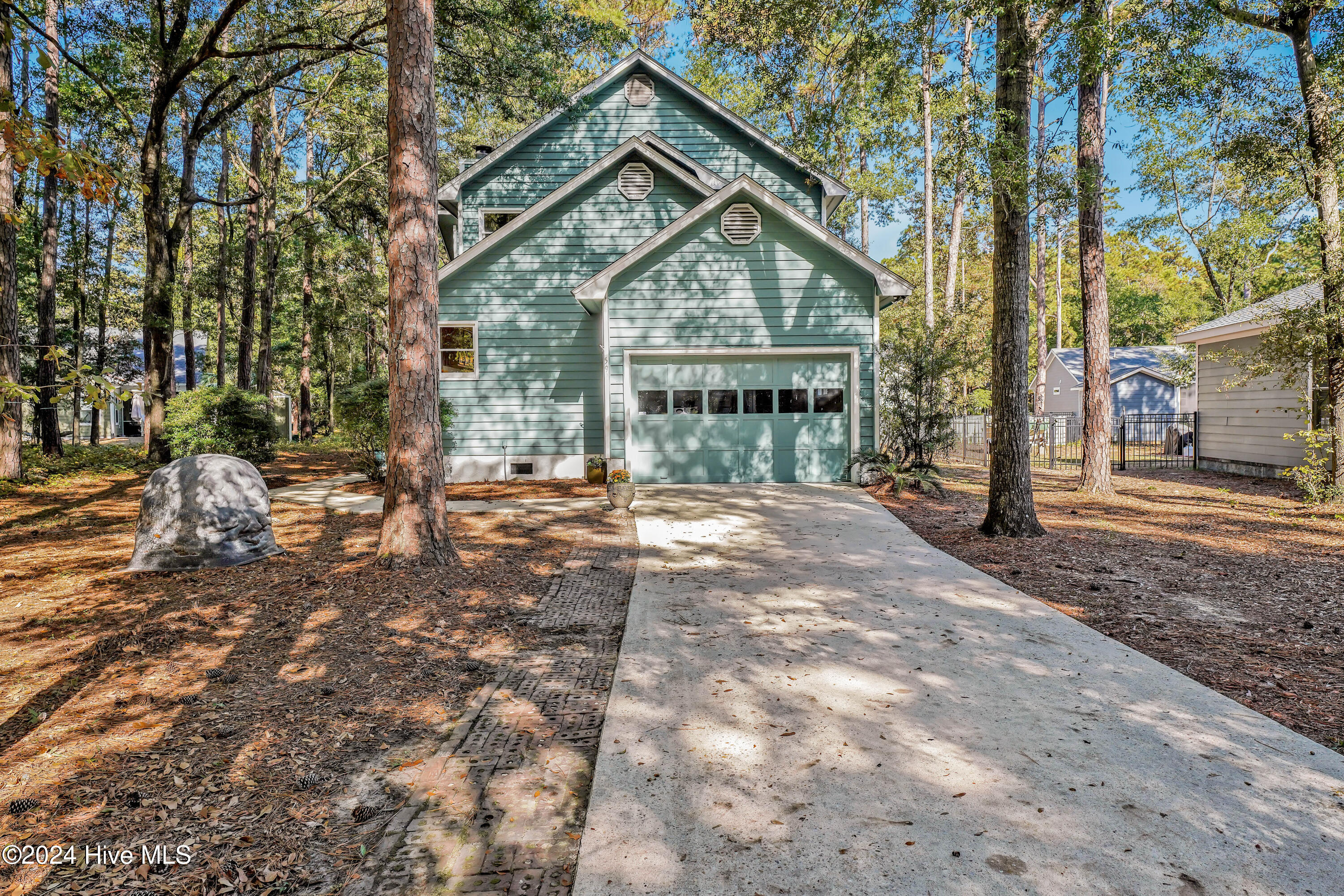 598 Folly Drive Bolivia, NC 28422 - Photo 3 of 72 Oversized 1 car garage