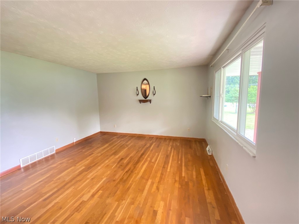 2746 Graham Road Stow, OH 44224 - Photo 3 of 26 Living Room, nice hardwood floor