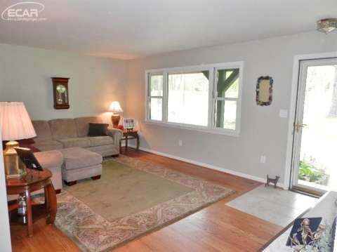 9100 Bennett Lake Road Fenton, MI 48430 - Photo 5 of 23 20438932-4.JPG