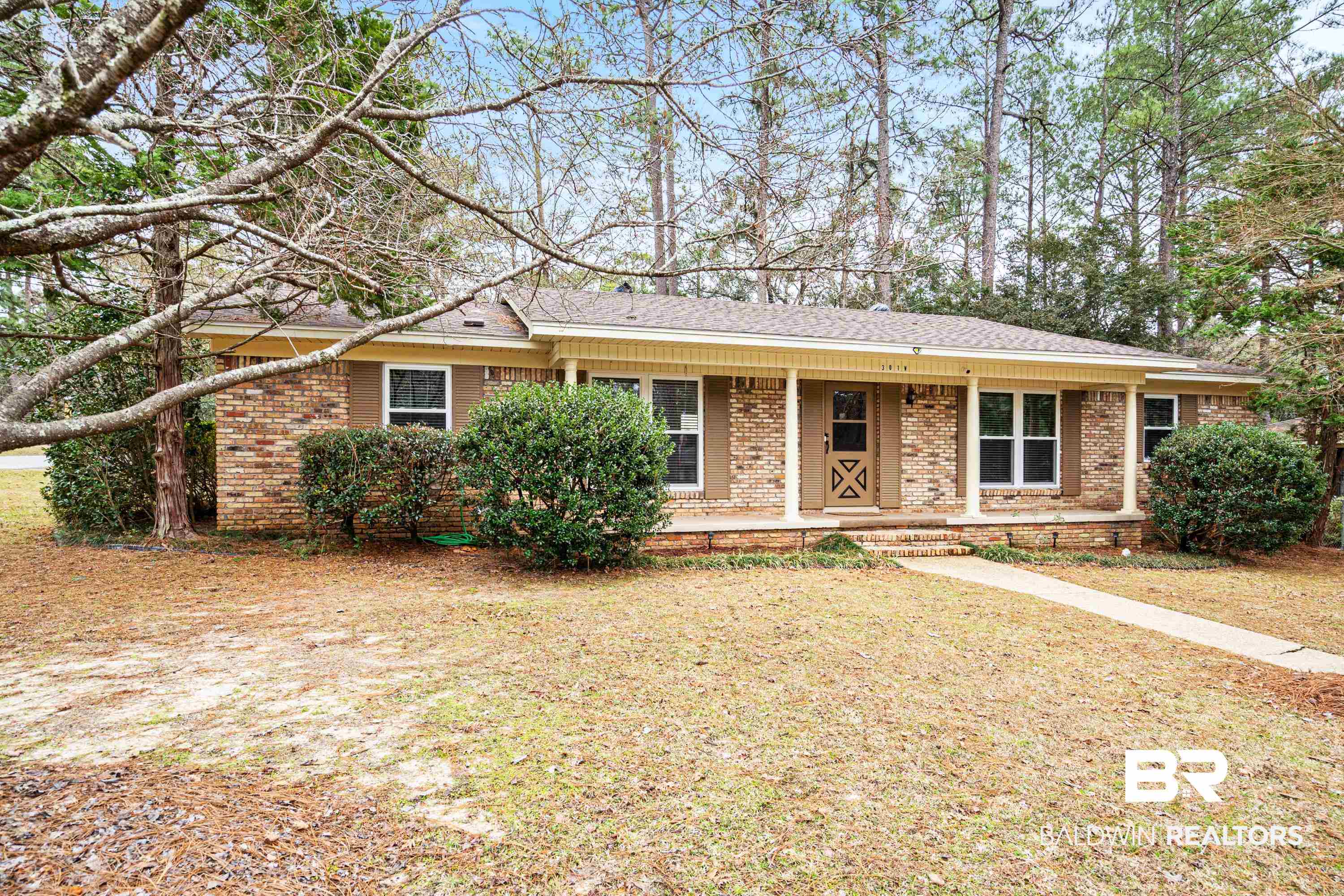 301 Byron Avenue East Mobile, AL 36609 - Photo 2 of 18 Front