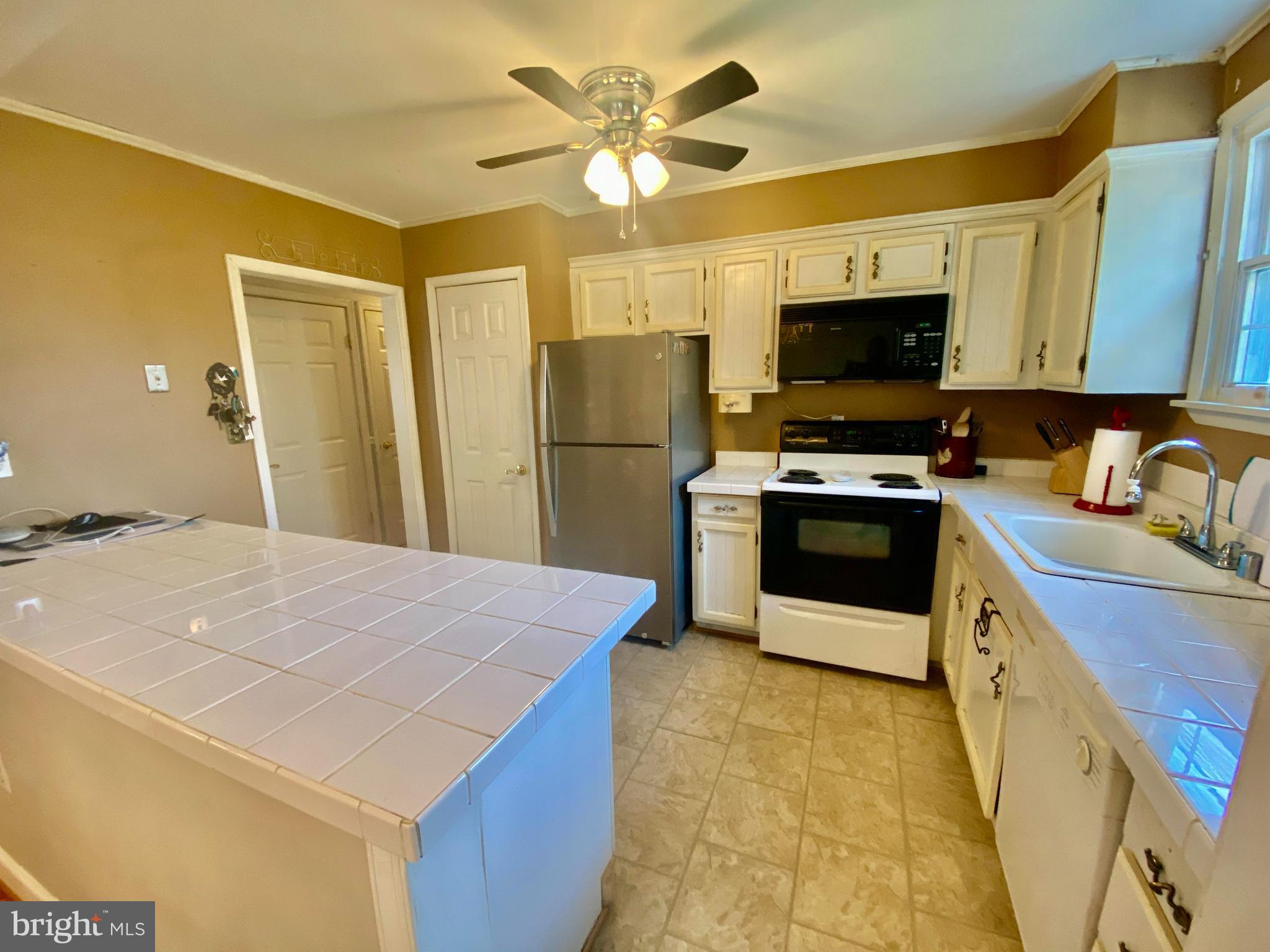 631 Walton Road Huntingtown, MD 20639 - Photo 6 of 34 Lots of counter space