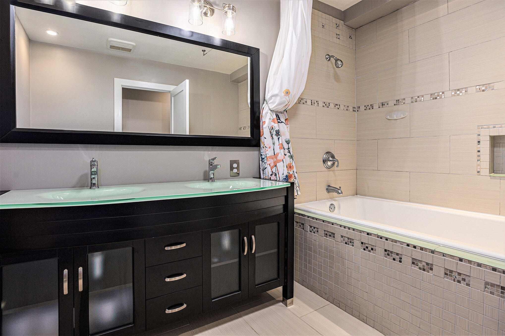 3828 Grand Prairie Road Kalamazoo, MI 49006 - Photo 20 of 35 Bathroom