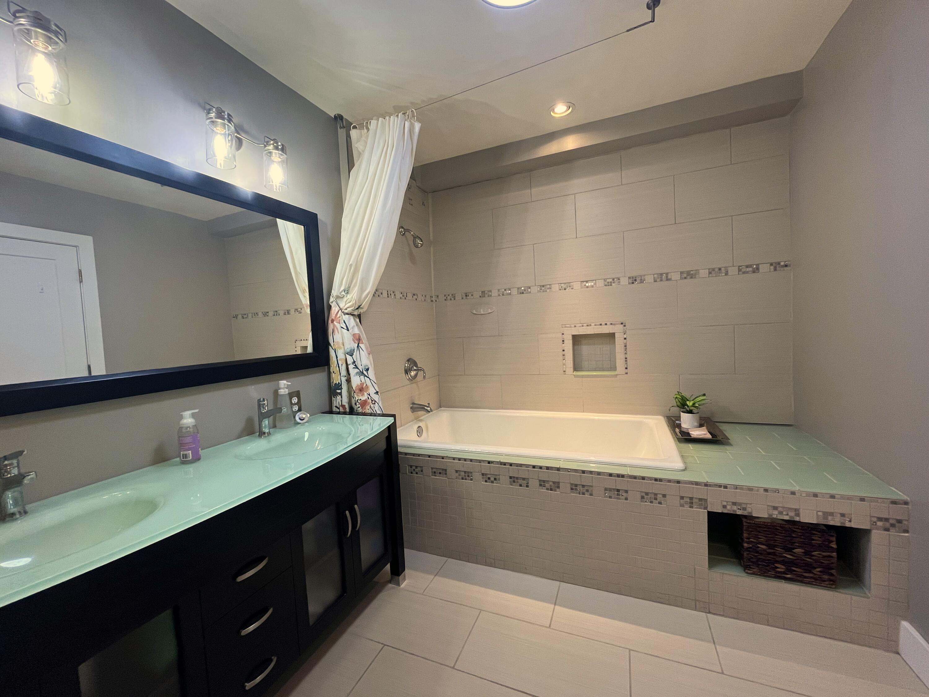 3828 Grand Prairie Road Kalamazoo, MI 49006 - Photo 21 of 35 Tub