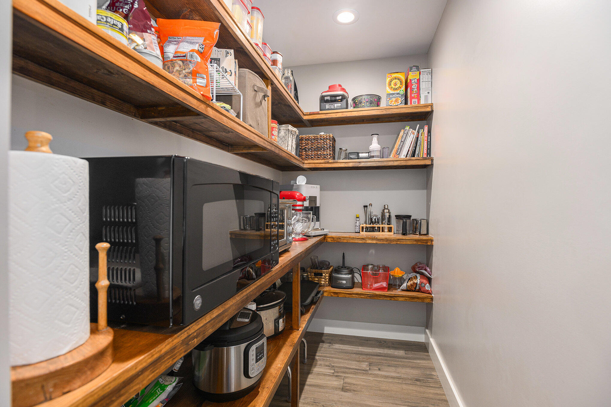 3828 Grand Prairie Road Kalamazoo, MI 49006 - Photo 5 of 35 Butler Pantry