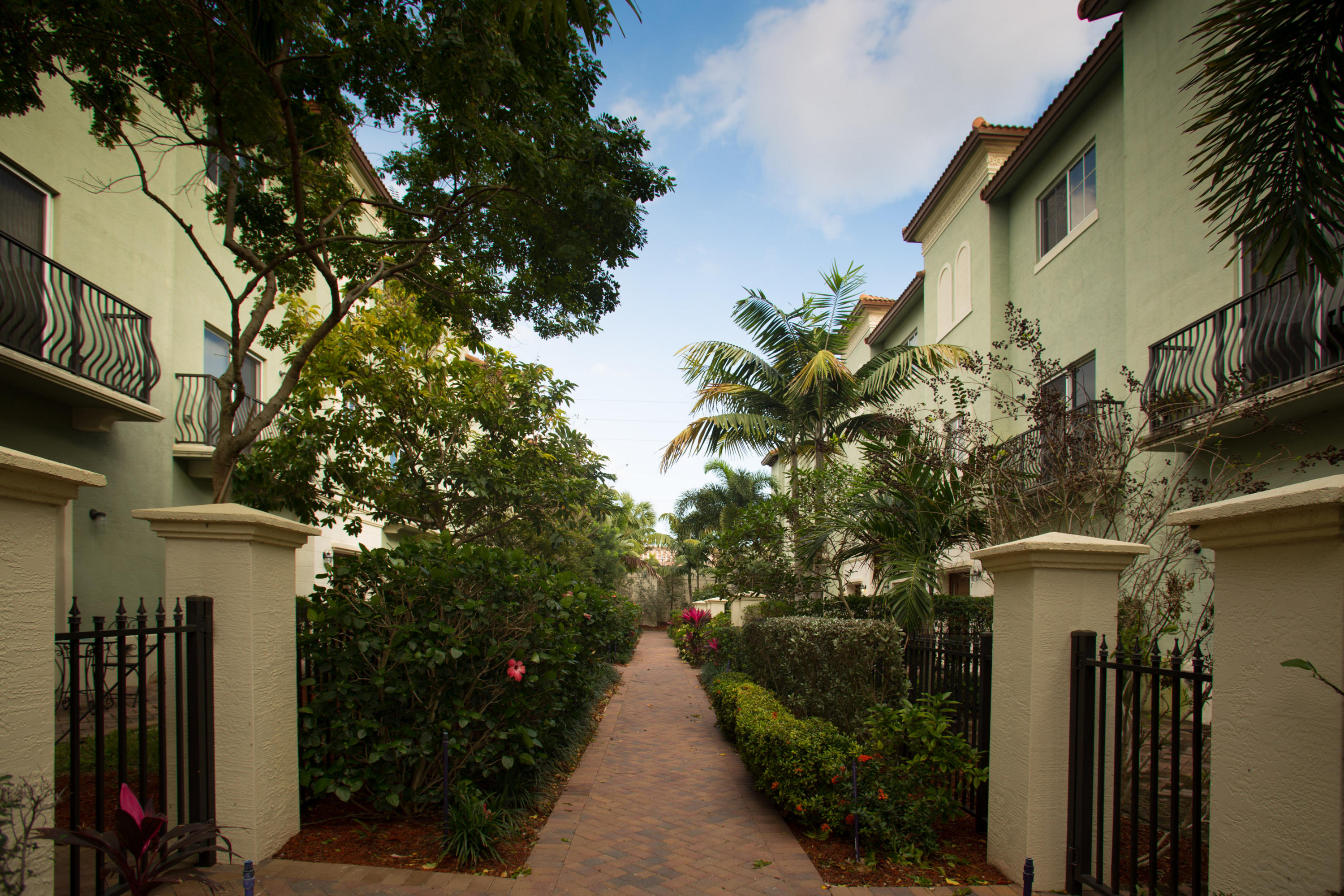 64 Northwest 7th Street Boca Raton, FL 33432 - Photo 1 of 34 FEEL THE CHARM