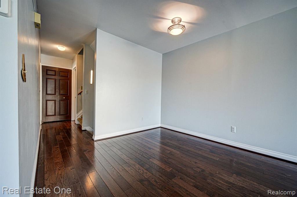 1406 Crescent Lane Rochester Hills, MI 48306 - Photo 14 of 49