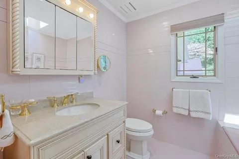 $2,650,000 | 1 Rock Hill Lane, Scarsdale, NY 10583