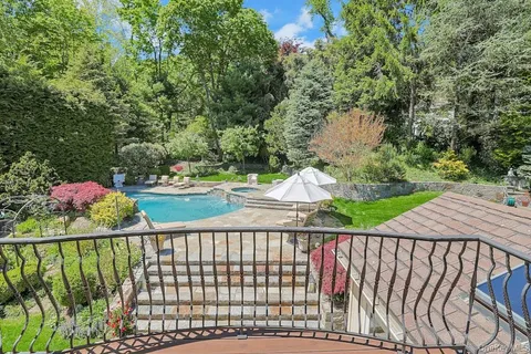 $2,650,000 | 1 Rock Hill Lane, Scarsdale, NY 10583
