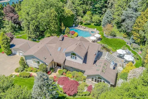 $2,650,000 | 1 Rock Hill Lane, Scarsdale, NY 10583