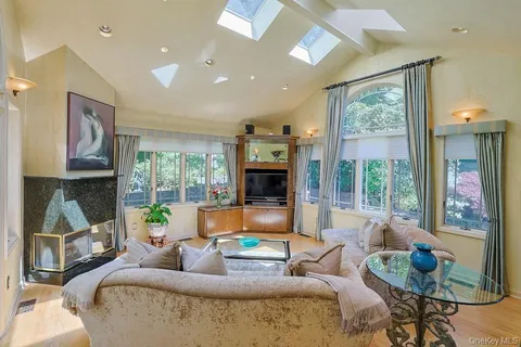 $2,650,000 | 1 Rock Hill Lane, Scarsdale, NY 10583