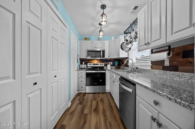 $690,000 | 422 Harbour View Drive, Kill Devil Hills, NC 27948