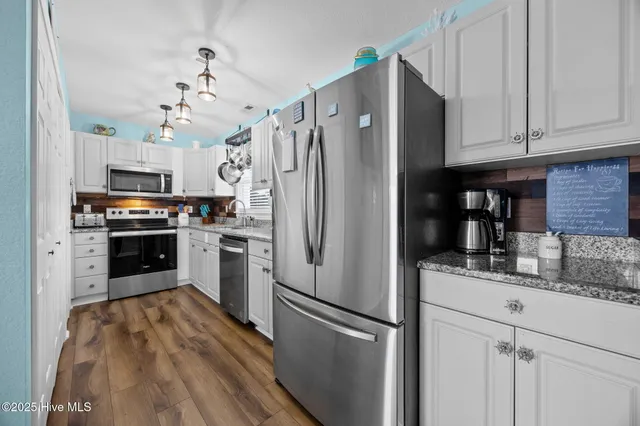 $690,000 | 422 Harbour View Drive, Kill Devil Hills, NC 27948