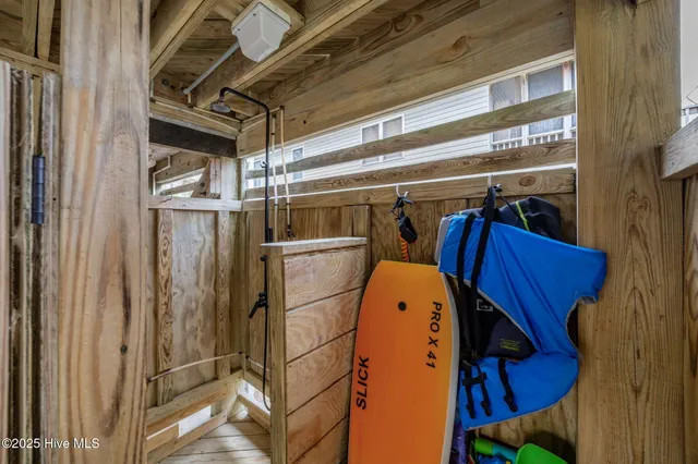 $690,000 | 422 Harbour View Drive, Kill Devil Hills, NC 27948