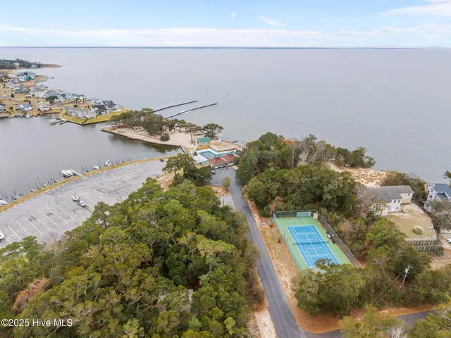 $690,000 | 422 Harbour View Drive, Kill Devil Hills, NC 27948