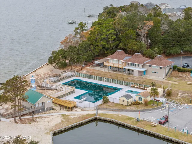 $690,000 | 422 Harbour View Drive, Kill Devil Hills, NC 27948