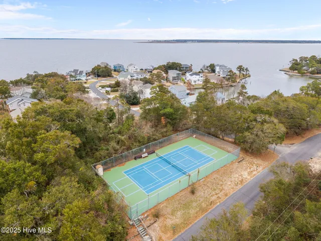 $690,000 | 422 Harbour View Drive, Kill Devil Hills, NC 27948