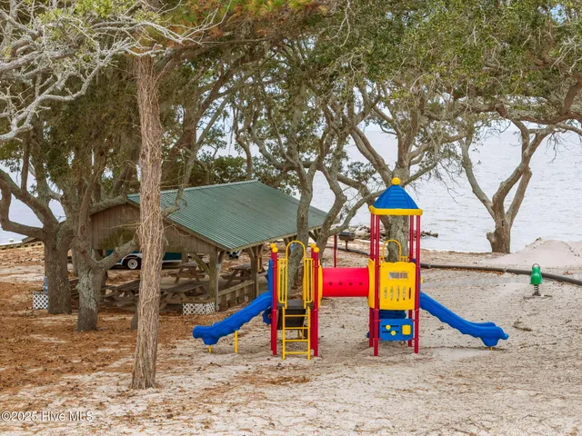 $690,000 | 422 Harbour View Drive, Kill Devil Hills, NC 27948