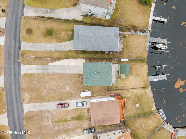 $690,000 | 422 Harbour View Drive, Kill Devil Hills, NC 27948