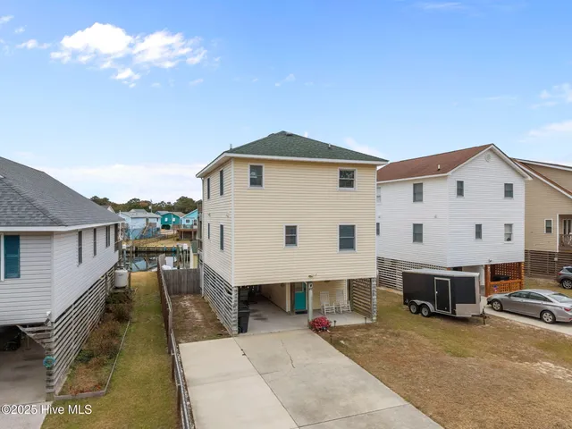 $690,000 | 422 Harbour View Drive, Kill Devil Hills, NC 27948
