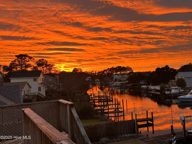 $690,000 | 422 Harbour View Drive, Kill Devil Hills, NC 27948