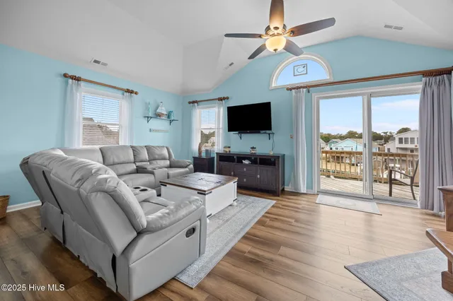 $690,000 | 422 Harbour View Drive, Kill Devil Hills, NC 27948