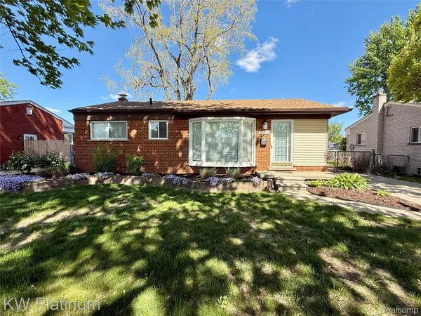 $250,000 | 25530 Marilyn Avenue, Warren, MI 48089