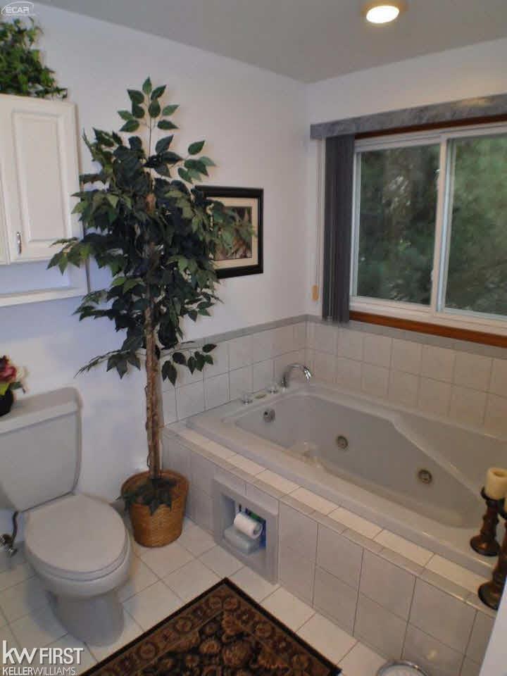 6465 Hartland Road Fenton, MI 48430 - Photo 19 of 41 21269352-18.JPG
