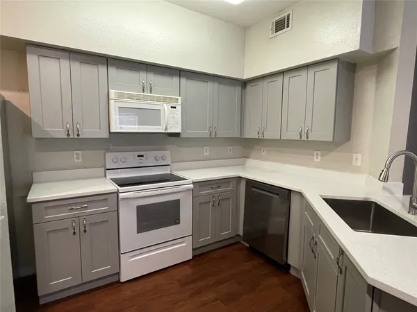 $1,100 | 2320 Gracy Farms Lane, Unit 916, Austin, TX 78758