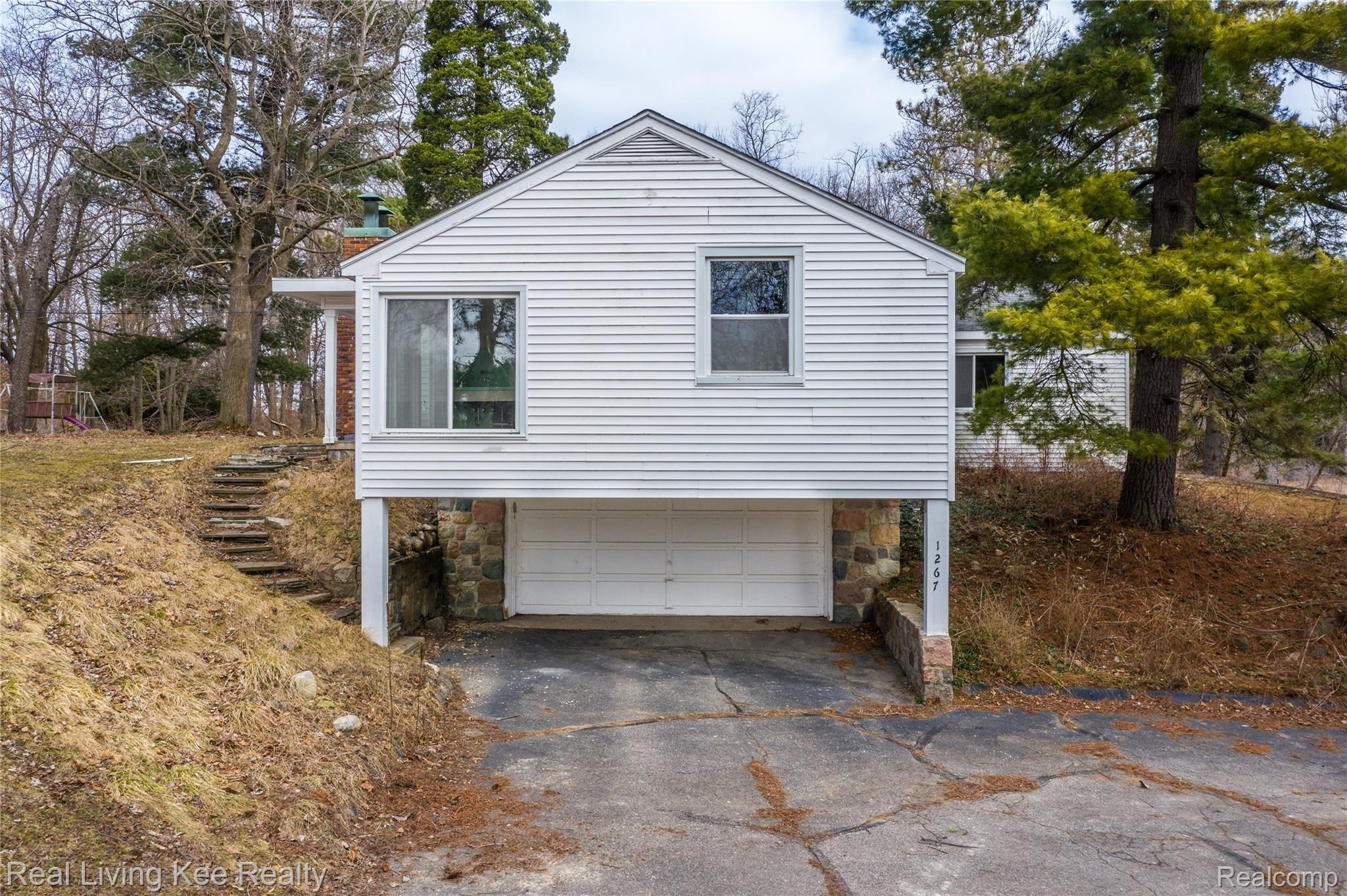 1267 Lake George Road Oakland, MI 48363 - Photo 25 of 80 Exteriors (26 of 32).jpg